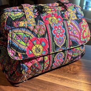 Vera Bradley black & pink large shoulder/diaper/carry-on bag w/wipeable lining